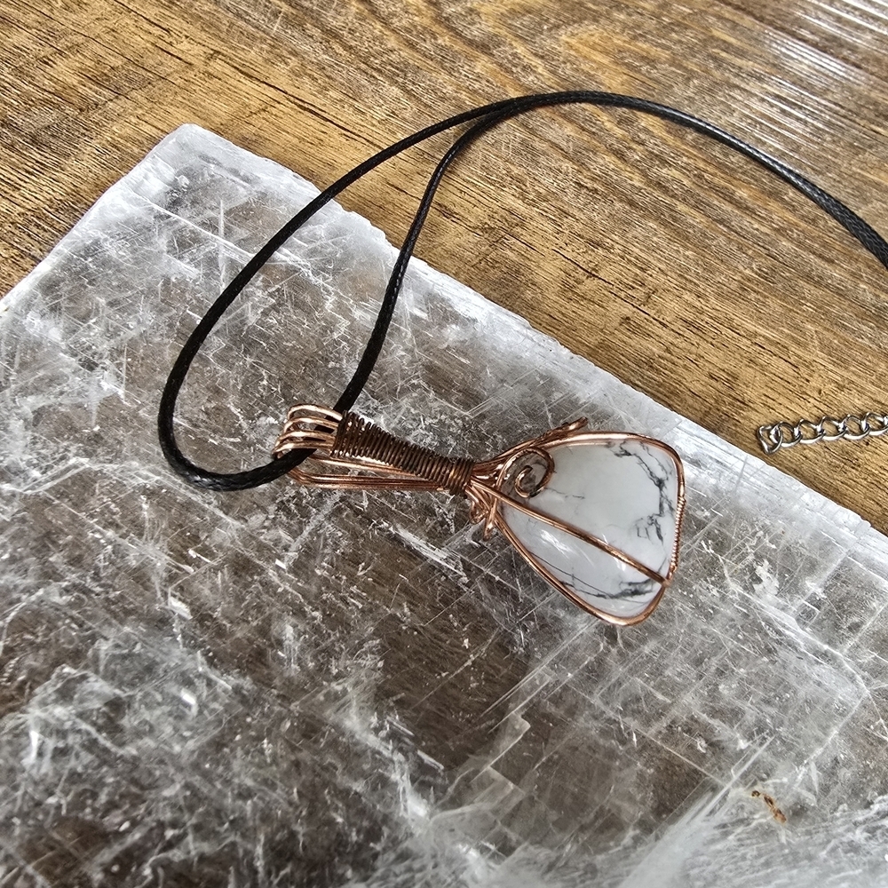 Howlite Crystal Necklace Handmade - Picture 4 of 5